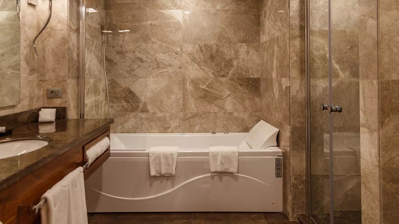PGTG-Laleh-Park-Hotel-Tabriz-Iran13