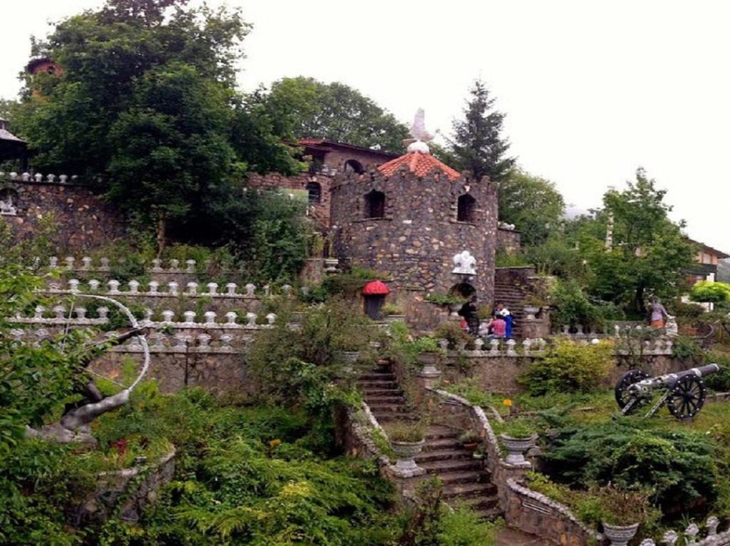Kandelous Village