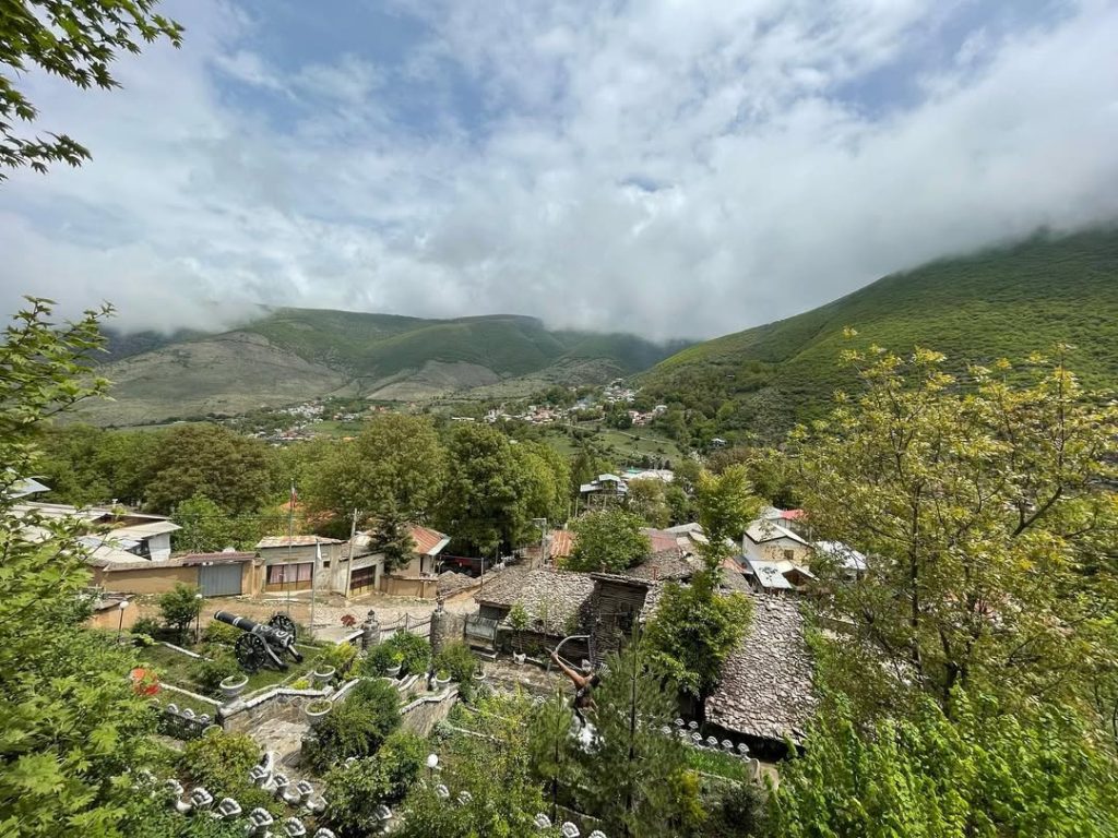 Kandelous Village